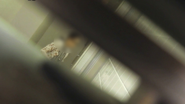 お銀さんの洗面所突入レポート!! Vol.31あっ!とカメラに目が合う可愛い娘の排尿観察!