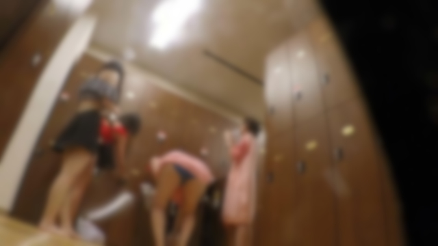 実録更衣室盗撮 Vol.15日焼けの跡に何だかムラムラしちゃいますｗ
