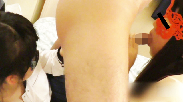 パンツを売る女 Vol.16 2人のSEI○○KUが1本の棒にしゃぶりついてます