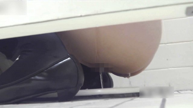 お銀さんの洗面所突入レポート!! Vol.31あっ!とカメラに目が合う可愛い娘の排尿観察!