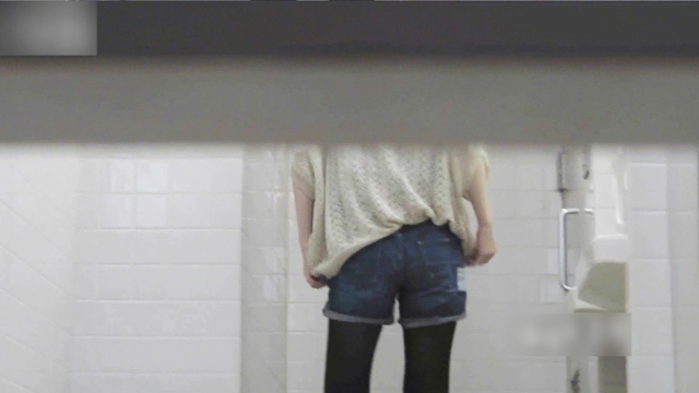 お銀さんの洗面所突入レポート!! Vol.31あっ!とカメラに目が合う可愛い娘の排尿観察!