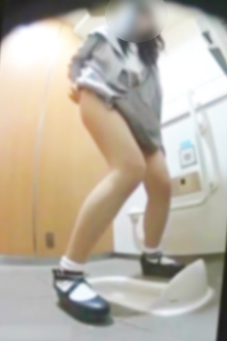 若い娘を和式で狙い撃ち 2生理多め！パンストOLハプニング！