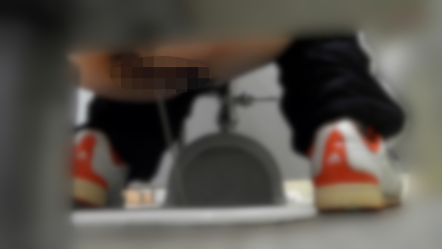 マ○コ丸見え！第三体育館潜入撮 File085アイドル系美女の和式トイレ姿をご覧くださいｗ