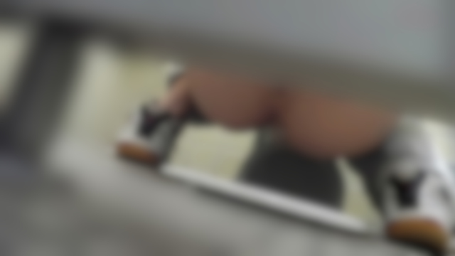 マ○コ丸見え！第三体育館潜入撮 File085アイドル系美女の和式トイレ姿をご覧くださいｗ