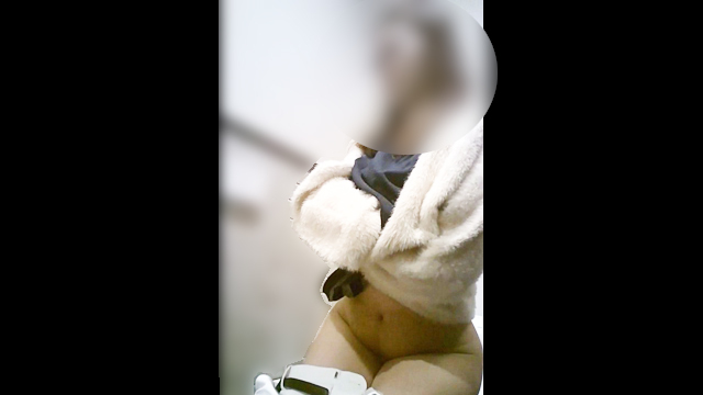 Real女子トイレ Vol.14 色気溢れる乙女はうっかりお尻丸出しｗ