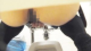 バレたら脱出不能 命がけ潜伏洗面所！ Vol.64 いい湯だな♪アハハン♪